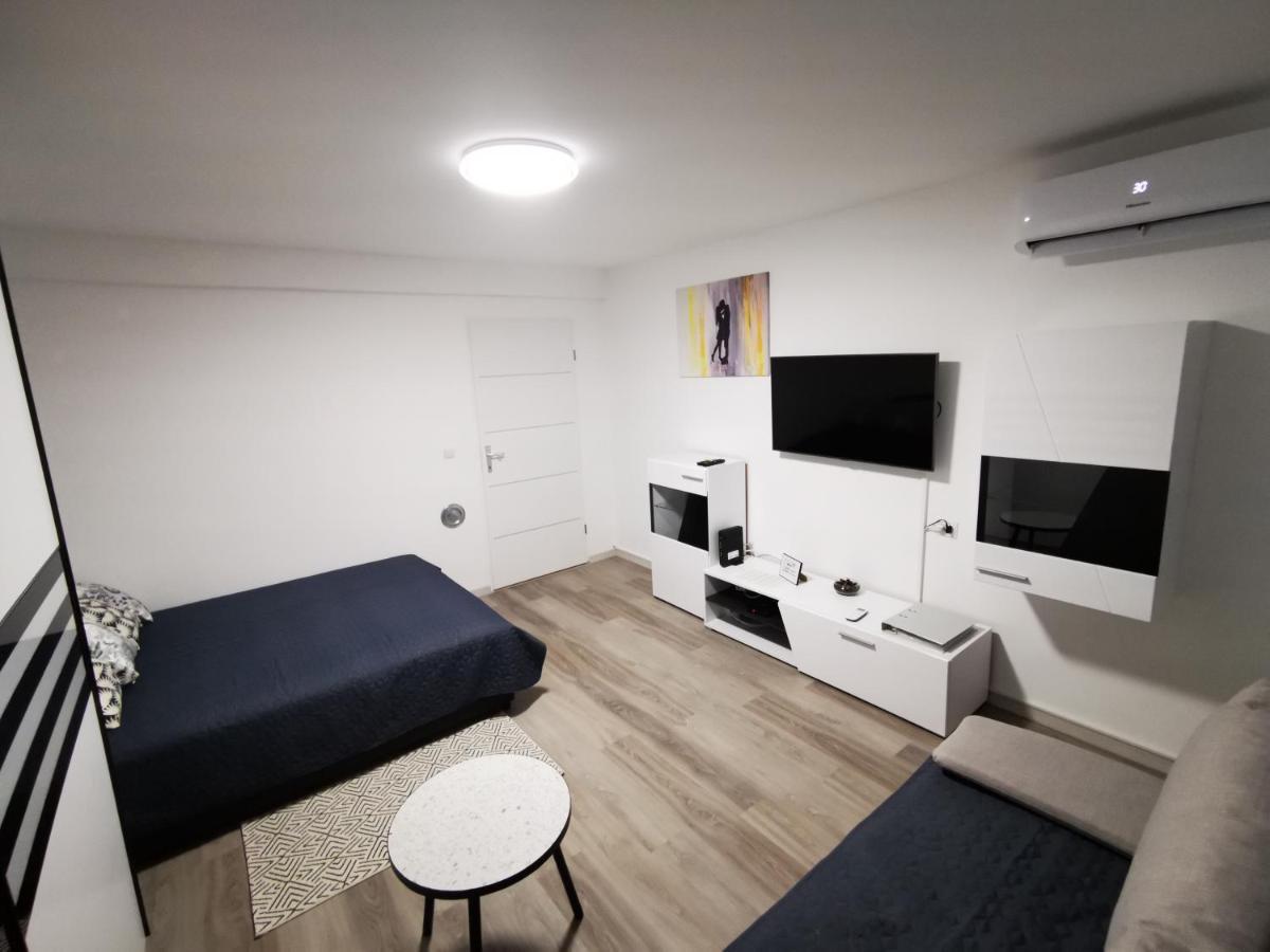 Ema Studio Apartman Karlovac Exterior foto