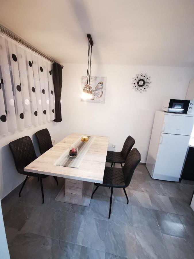 Ema Studio Apartman Karlovac Exterior foto